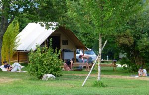 Tente familiale prêt a camper